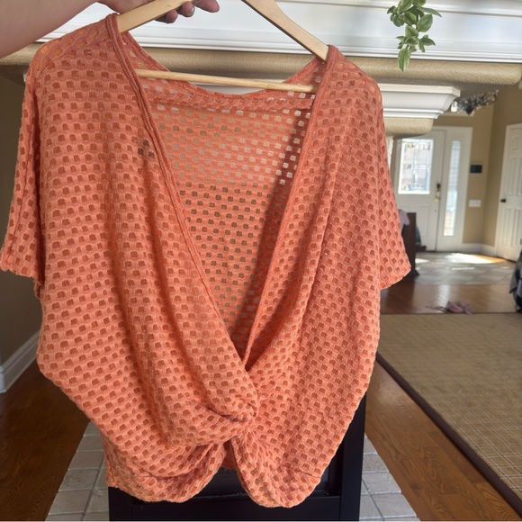 Daytrip Coral Open Back Twist Boho Blouse Size Large Spring Layering - Picture 4 of 6
